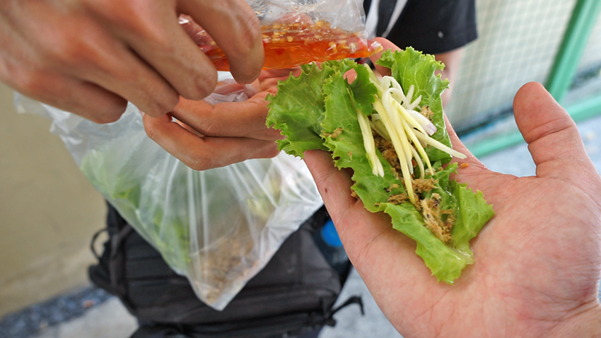 Bangkok Street Food - Yam pla dook foo