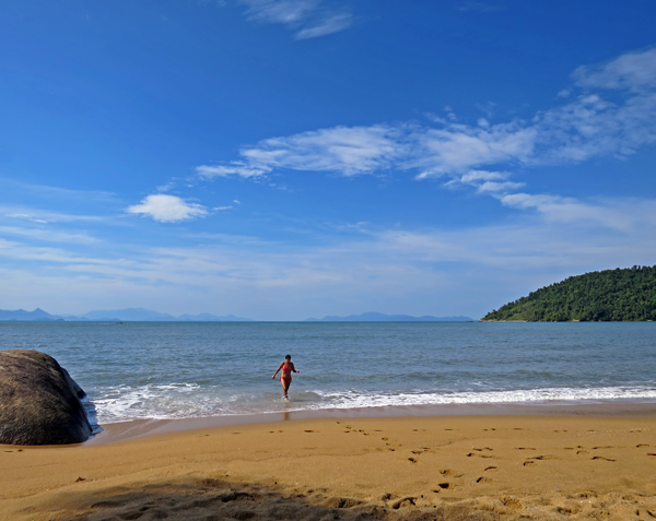 Paraty Beach Tours - Brazilian Beach Babe