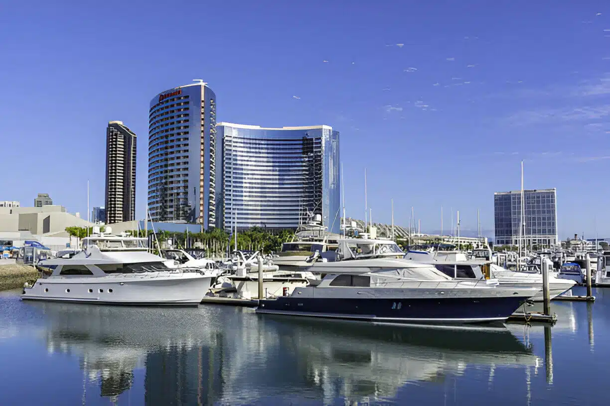 hotel in cruise port with yacht park